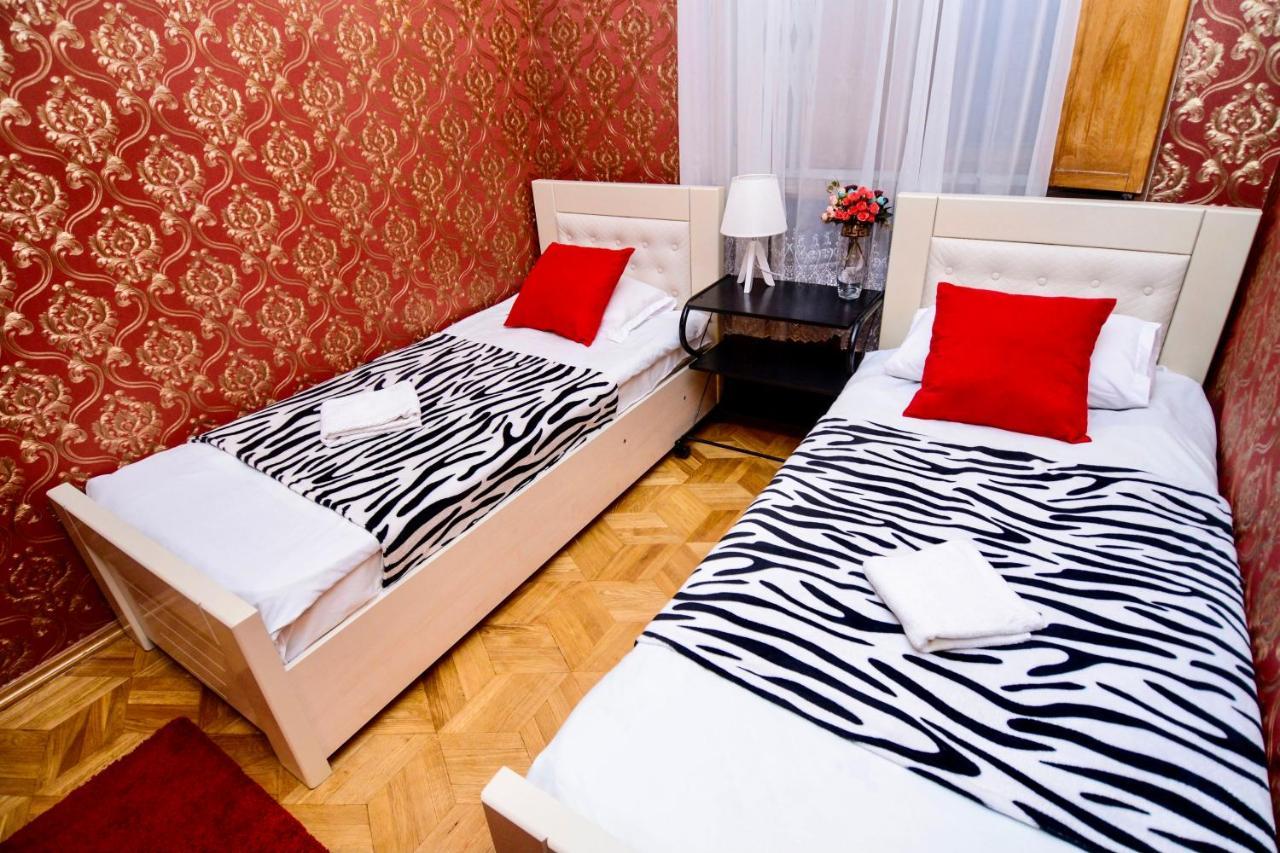 Check Apartment *